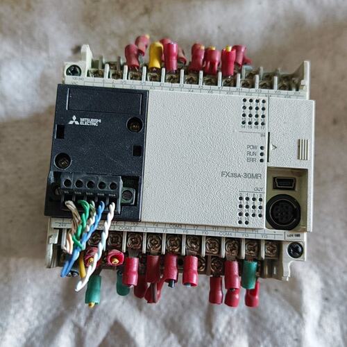 议价三菱PLCFX3SA-30MR-CM图少端子可维修