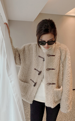 小香风手工定制羊角扣单排外套