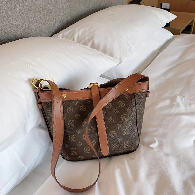 路易希奴尔2023年春夏爆款百搭大容量斜挎复古老花时尚饺子托特包