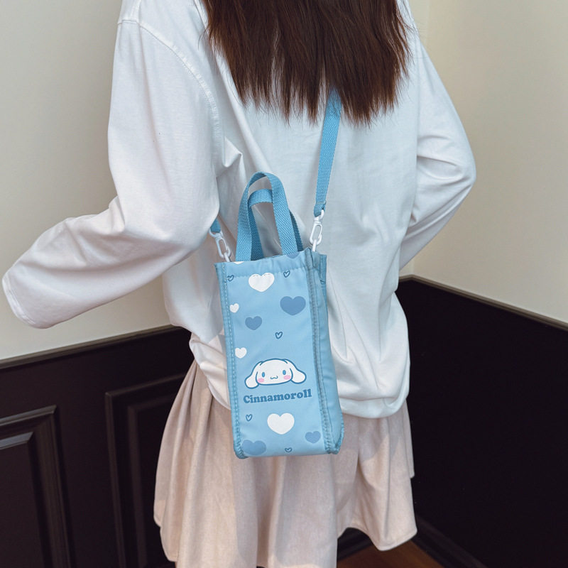 三丽鸥正版可爱卡通水杯套斜挎包防摔库洛米蓝色爱心杯子包手机包