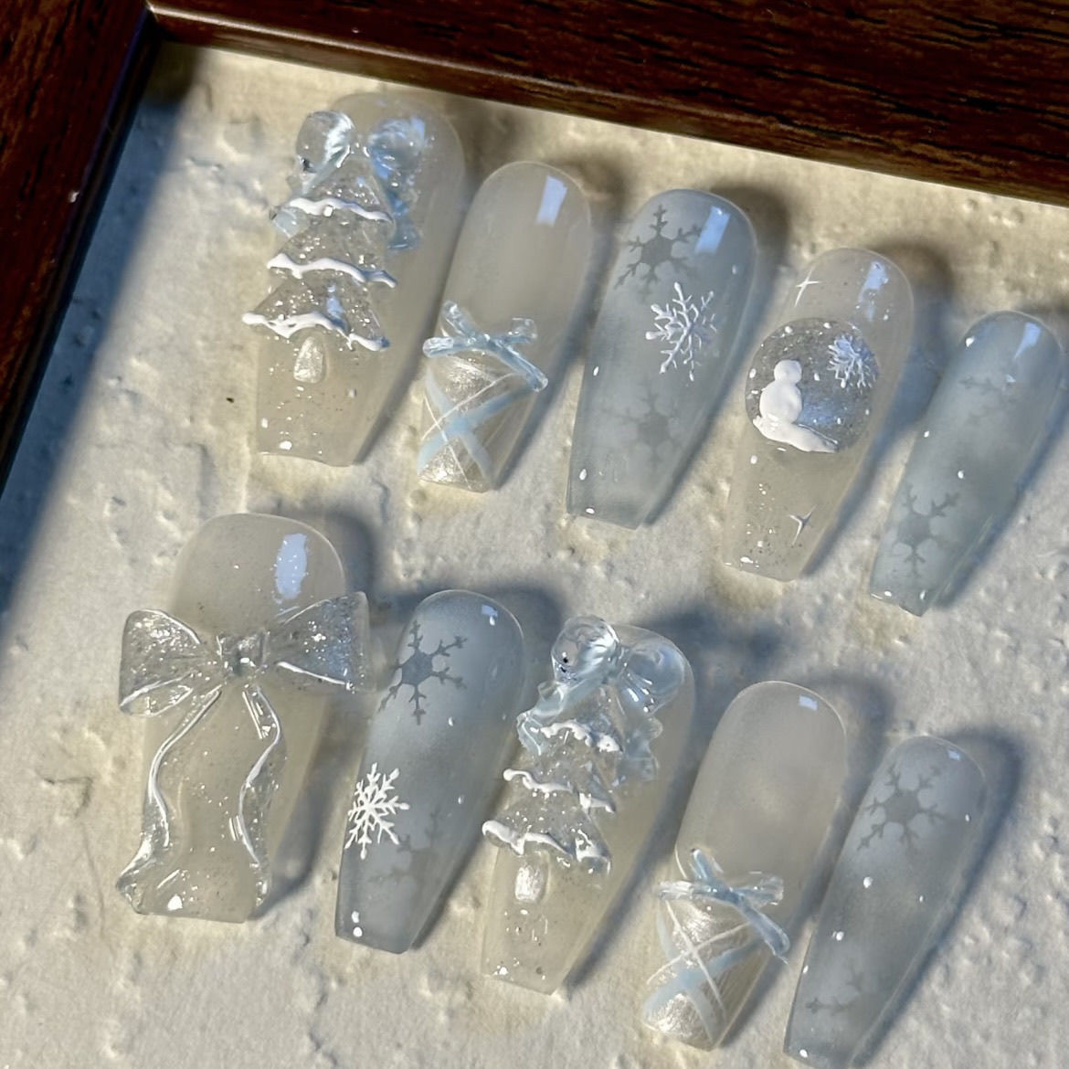 纯手工定制穿戴甲圣诞树雪花水晶球立体蝴蝶结氛围感美甲假指甲女图片