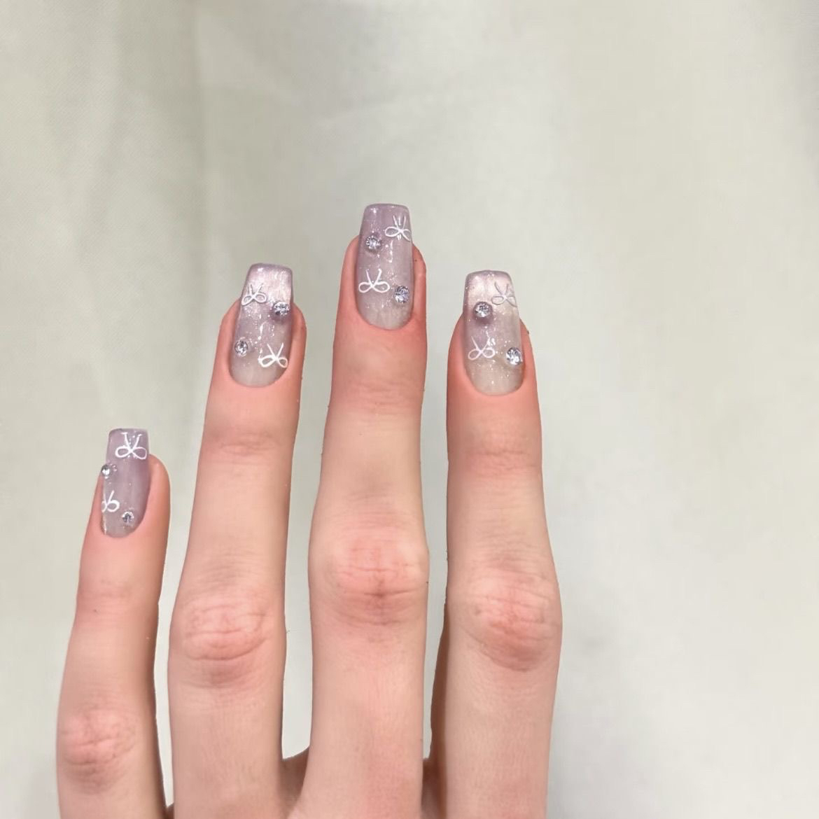 纯手工定制穿戴甲紫色猫眼渐变蝴蝶结氛围感仙气温柔美甲钻款甲片