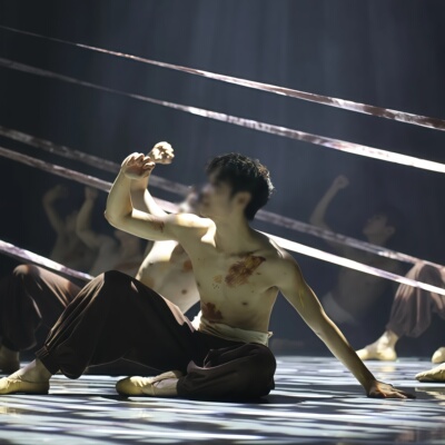 拽着生活走男子群舞现代舞服