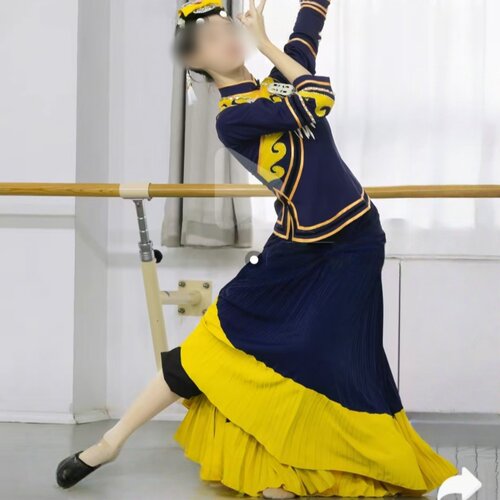 舞优伶女子独舞《索玛花》蓝色