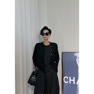 条纹拼接假俩件上衣 女 Dan 黑色斜开襟针织衫