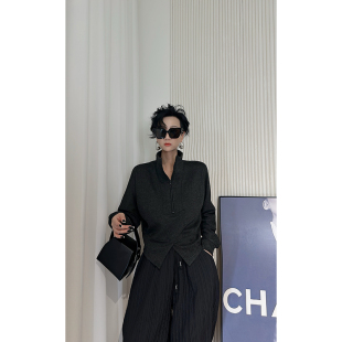 上衣 下摆开叉长袖 Dan 黑色半拉链卫衣女