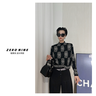 Dan 女 半高领几何印花针织衫