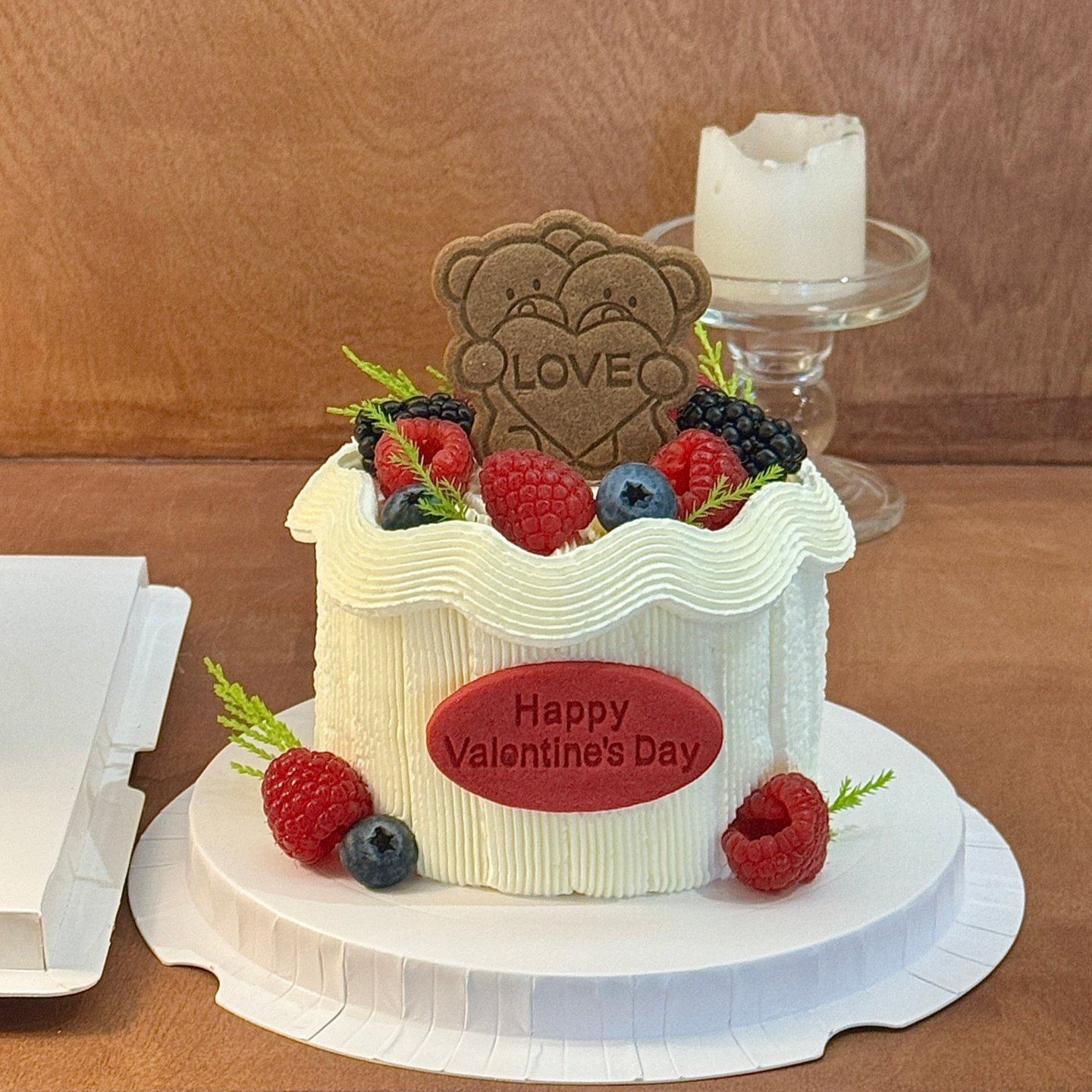 214情人节快乐饼干字牌蛋糕装饰抱爱心LOVE小熊造型饼干烘焙装扮,节庆用品/礼品,蛋糕/烘焙装饰用品,淘宝优惠券,粉丝福利购,淘宝优惠卷