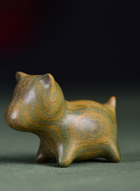 玄同 绿檀卡通小狗旺财小摆件木手把件木雕工艺品男女文玩木雕