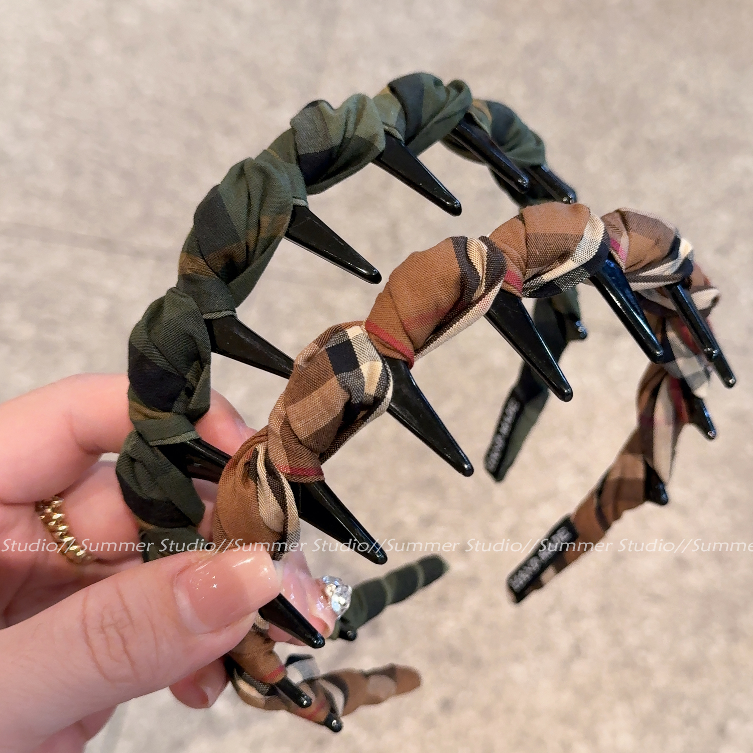 显发量~格纹布艺缠绕齿梳发箍