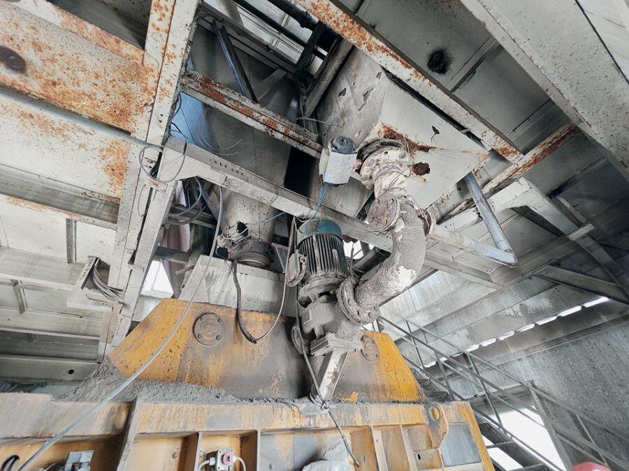 4月1日固原某公司)商砼站内机器、电子设备网络拍卖公告