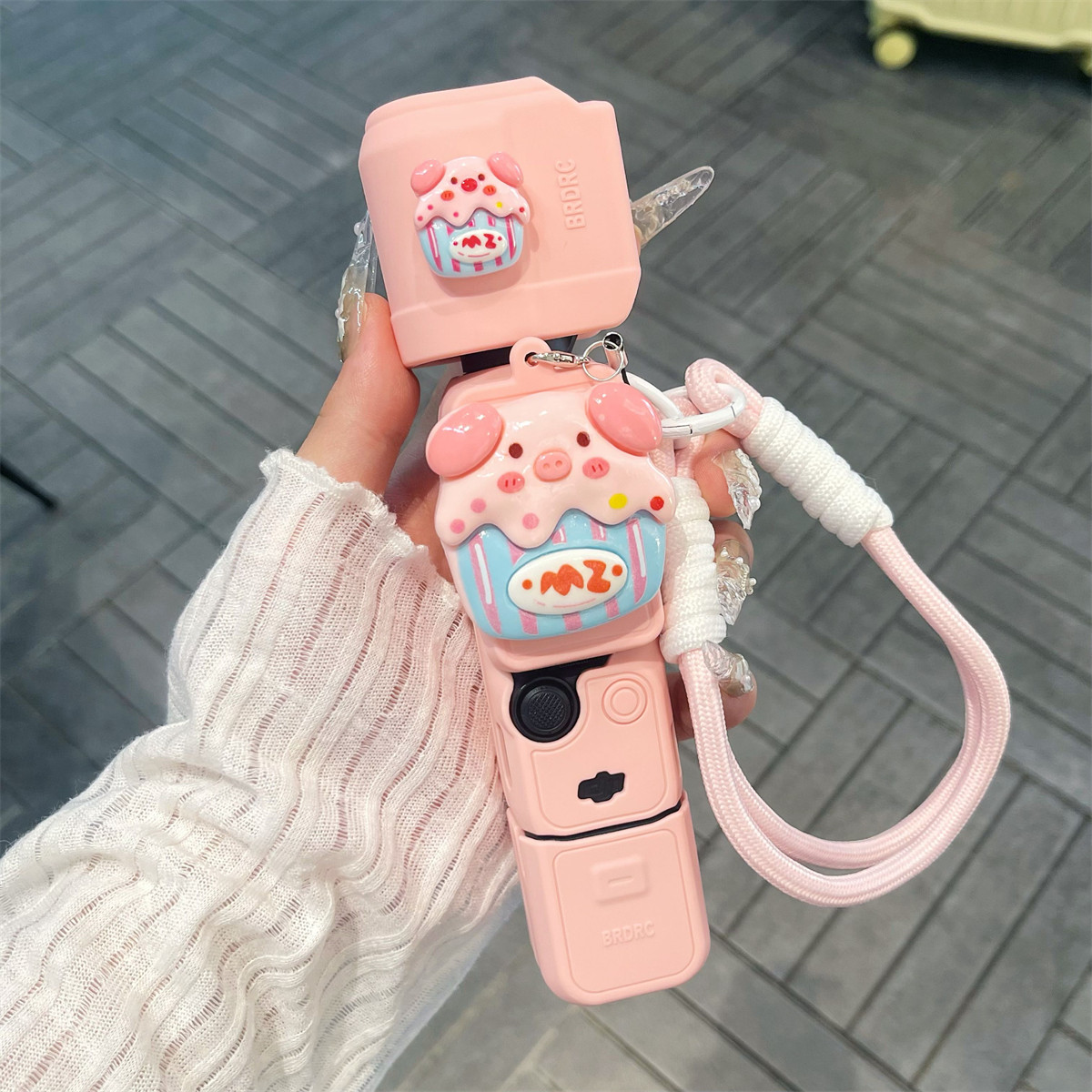 加尔 奶萌可爱粉色小猪蛋糕带手绳适用于大疆Osmo Pocket 3云台相机硅胶防摔保护套