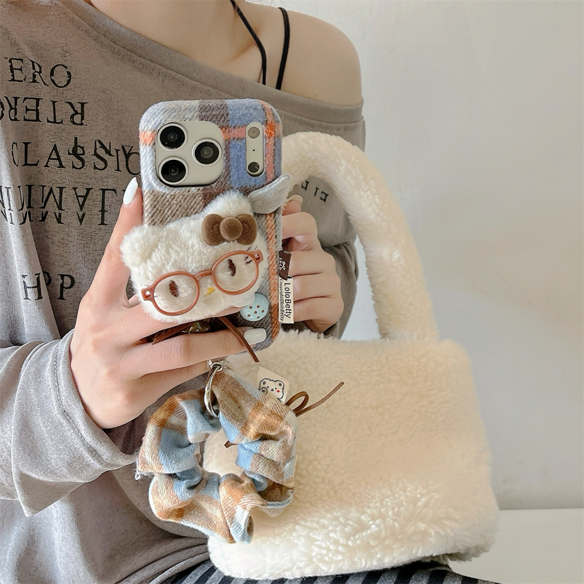 加尔 秋冬绒布可爱立体毛绒戴眼镜Kitty猫适用苹果17ProMax手机壳iphone15新款16pro女款14pro防摔13保护套