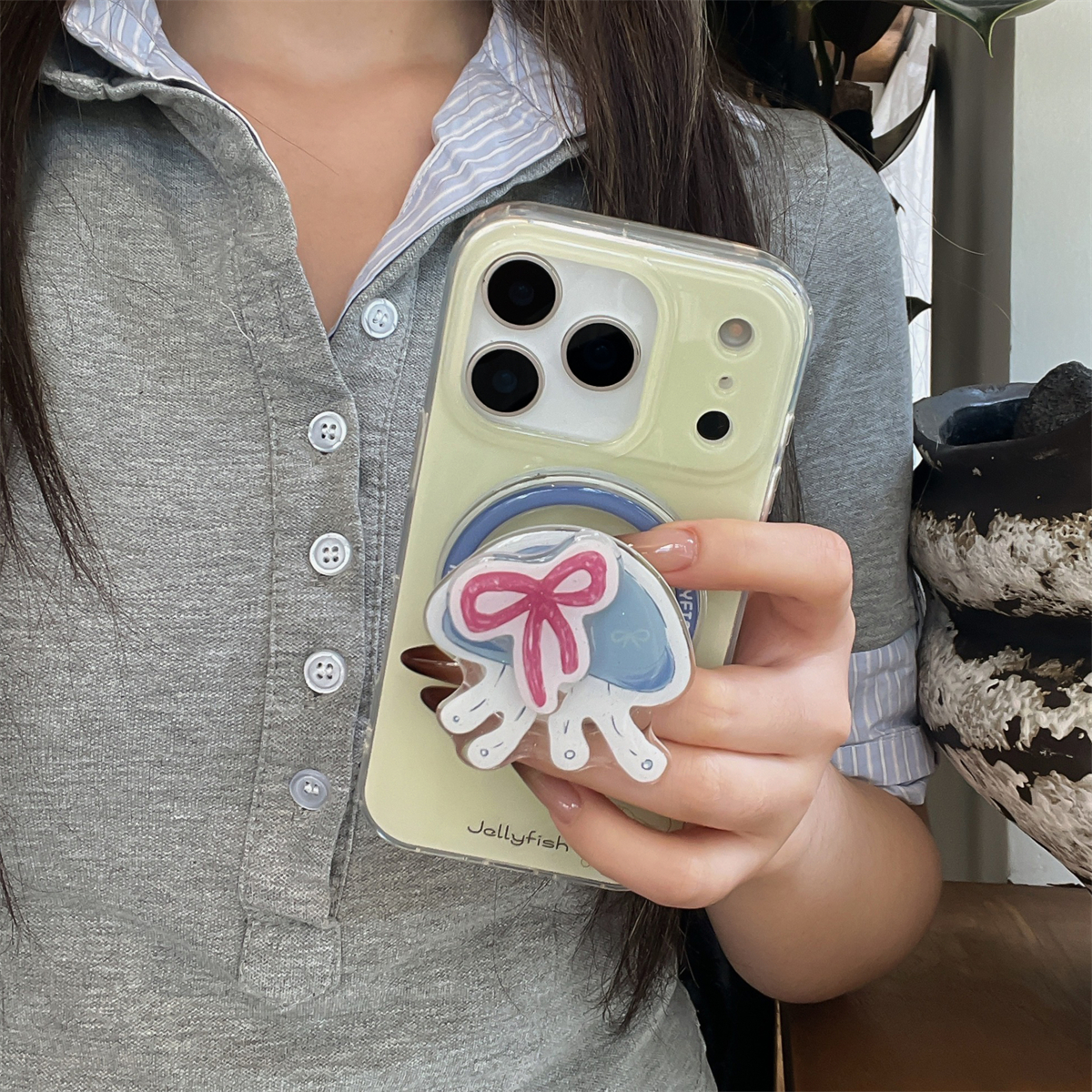 加尔 创意立体旋转蝴蝶结水母磁吸支架适用苹果17ProMax手机壳iphone15新款16pro女款14pro防摔13硅胶保护套