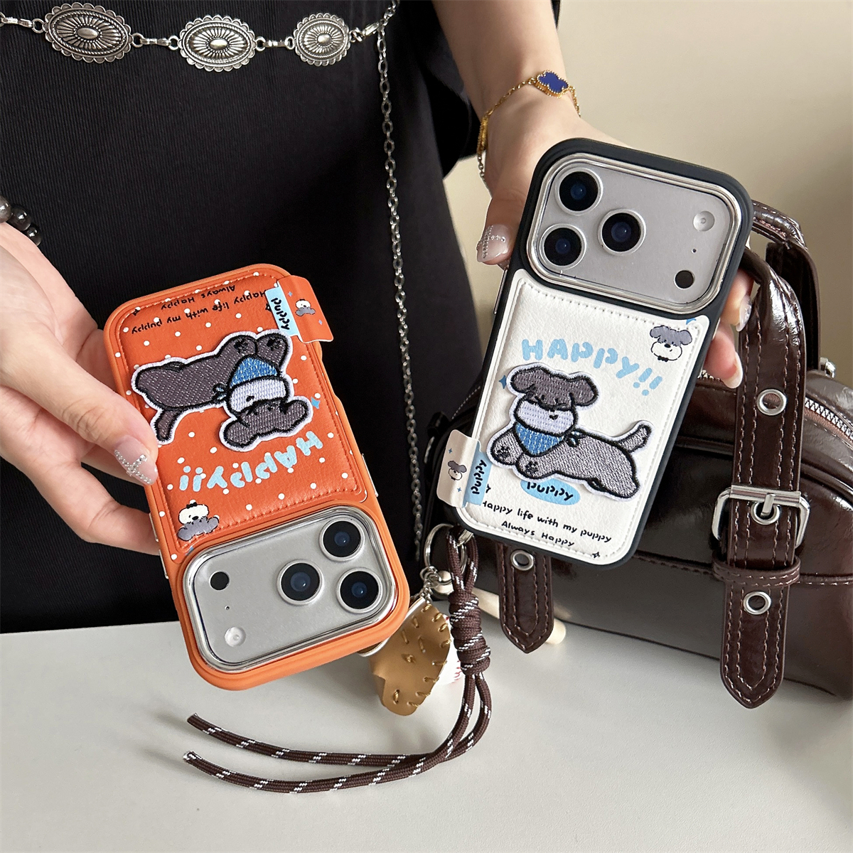 加尔 秋冬皮纹可爱刺绣蓝围兜小狗适用苹果17ProMax手机壳iphone15新款16pro男女款14pro防摔13创意17保护套