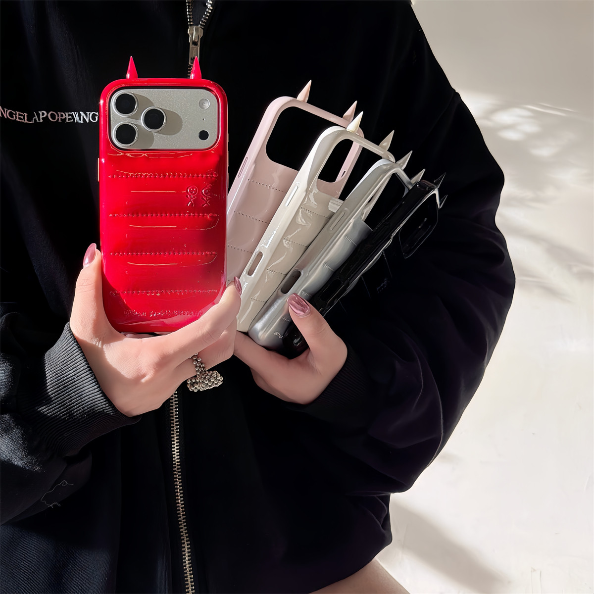 加尔 高级感立体恶魔角纯色皮质羽绒服适用苹果17ProMax手机壳iphone15新款16pro女款13创意14pro防摔保护套