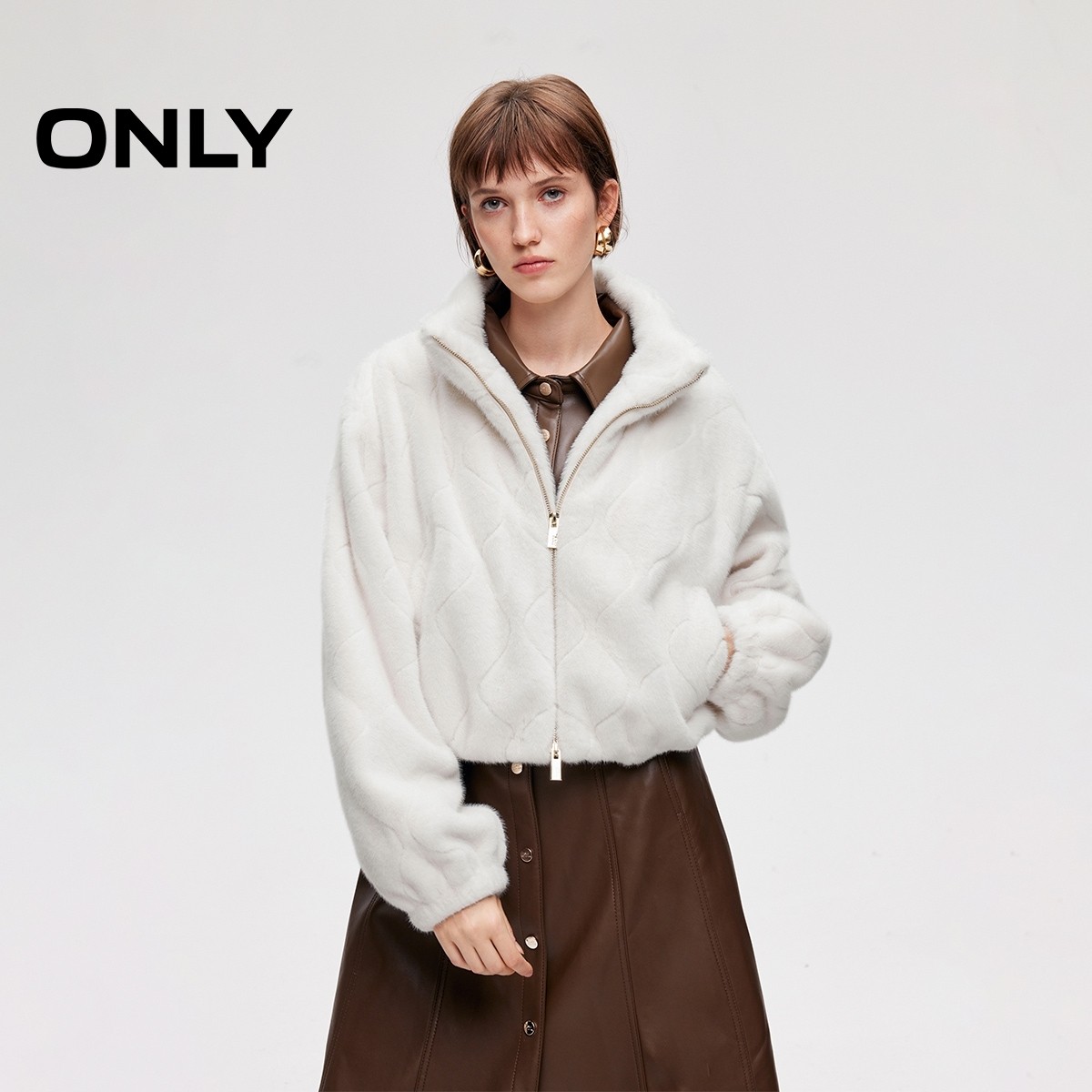 ONLY2025冬季新款花苞下摆纯色短款柔软毛绒棉服外套女|125422013