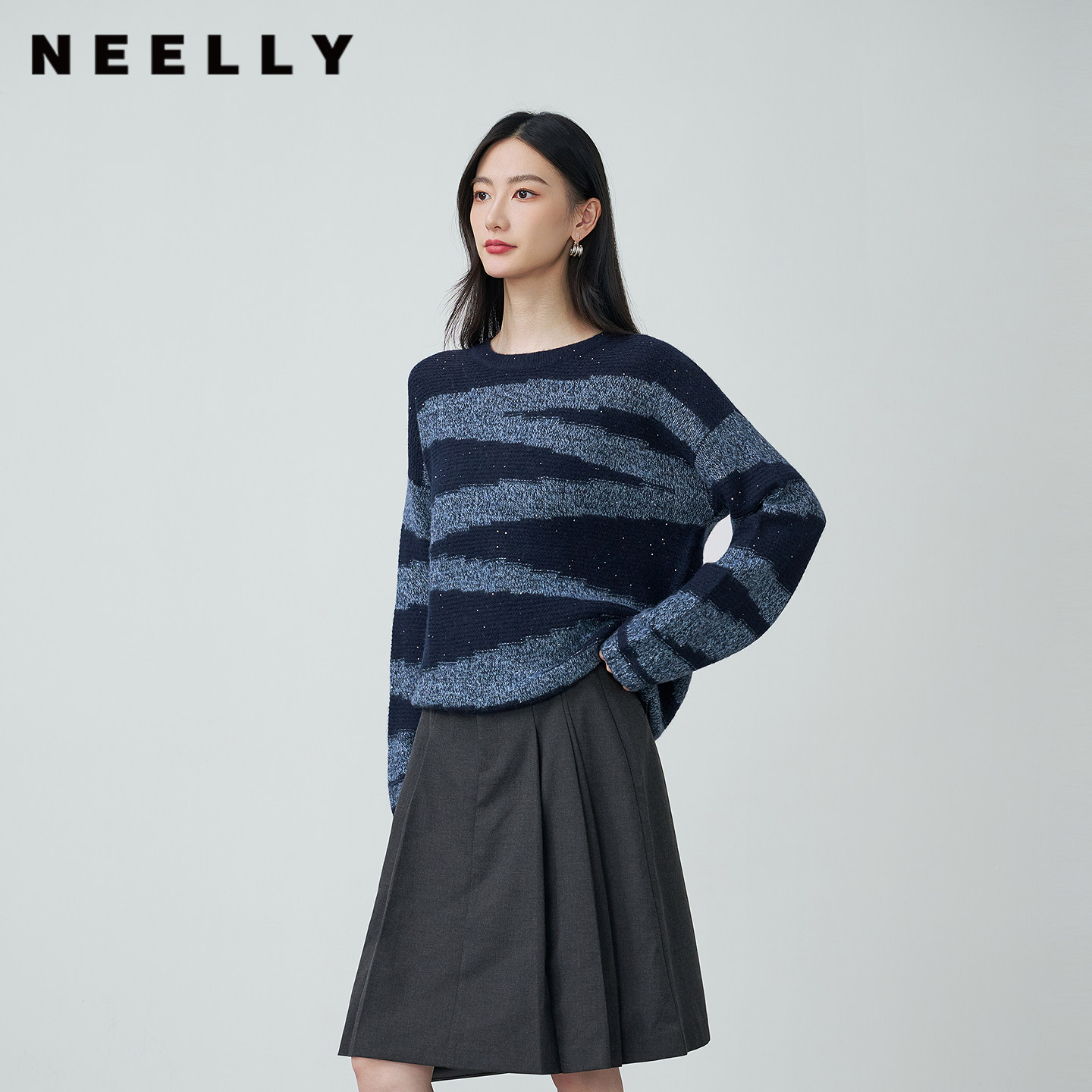 NEELLY纳俪商场同款冬季新款不规则条纹撞色针织衫女宽松休闲毛衣