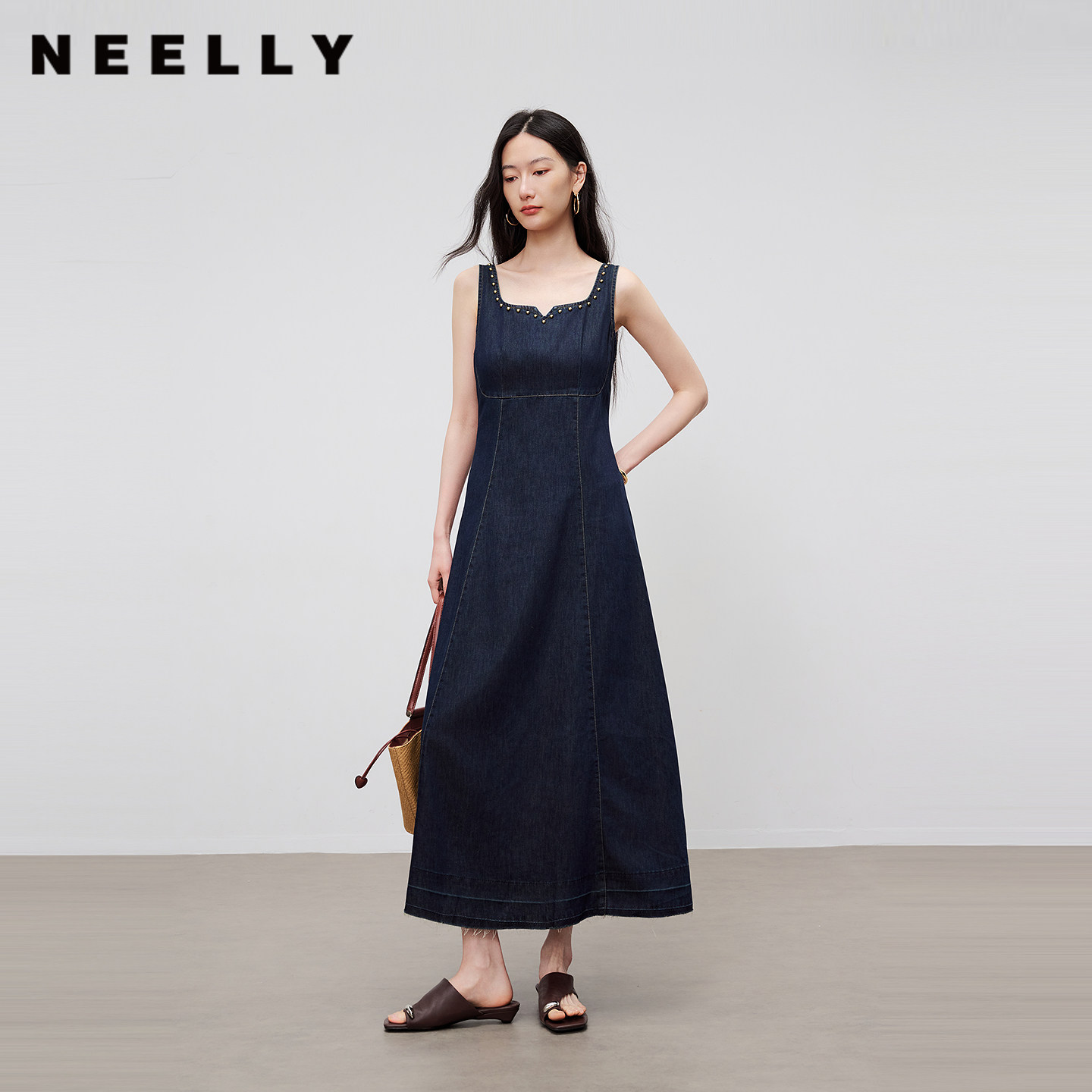 NEELLY纳俪商场同款夏季新款铆钉方领牛仔长裙女显瘦设计感长裙