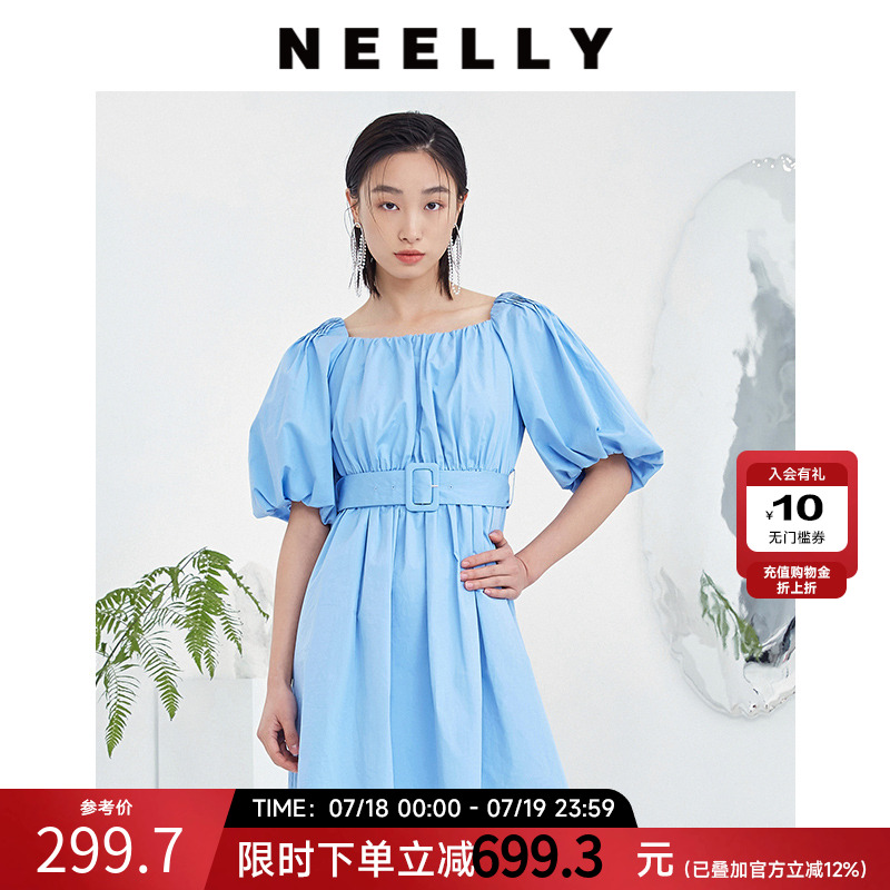 泡泡袖抽褶收腰连衣裙