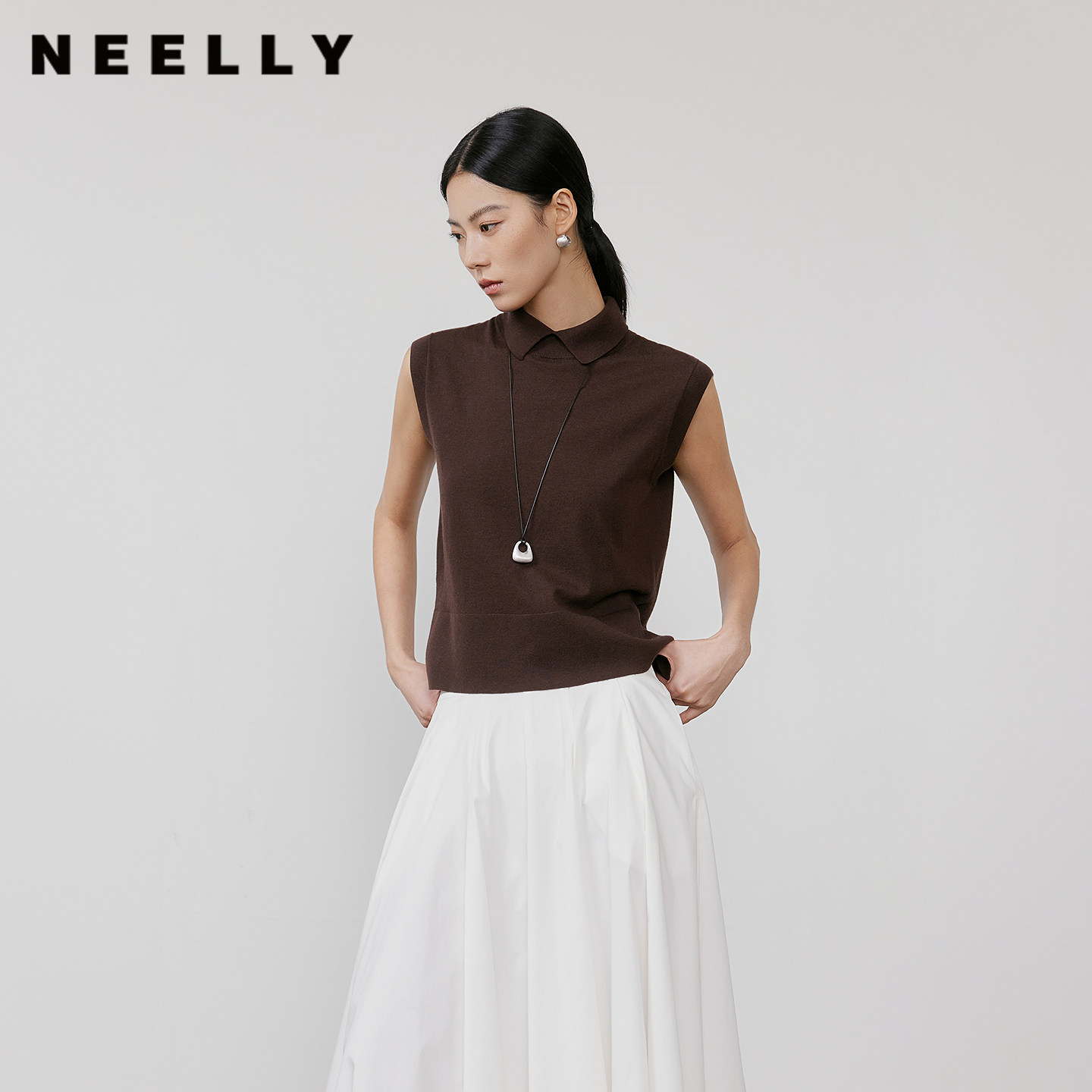 NEELLY纳俪商场同款秋新款时尚翻领无袖针织衫女软糯亲肤修身上衣
