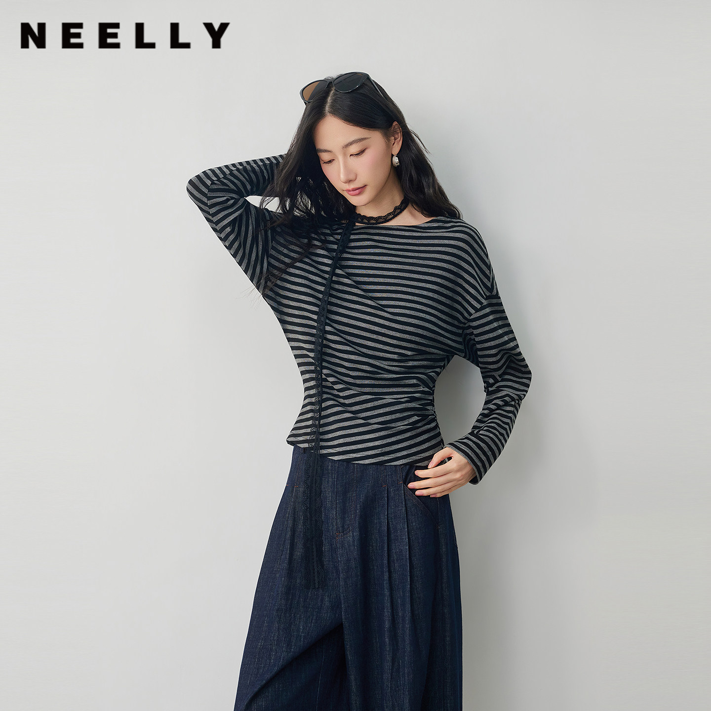 NEELLY纳俪商场同款秋新款复古条纹收腰长袖T恤女休闲松弛感上衣