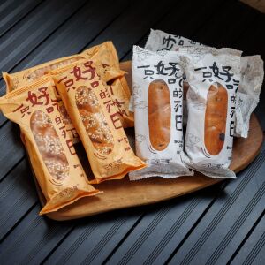 三个三年手掌列巴一只好吃的列巴黑麦芯牛奶和面全麦鸡丝卷芯列巴