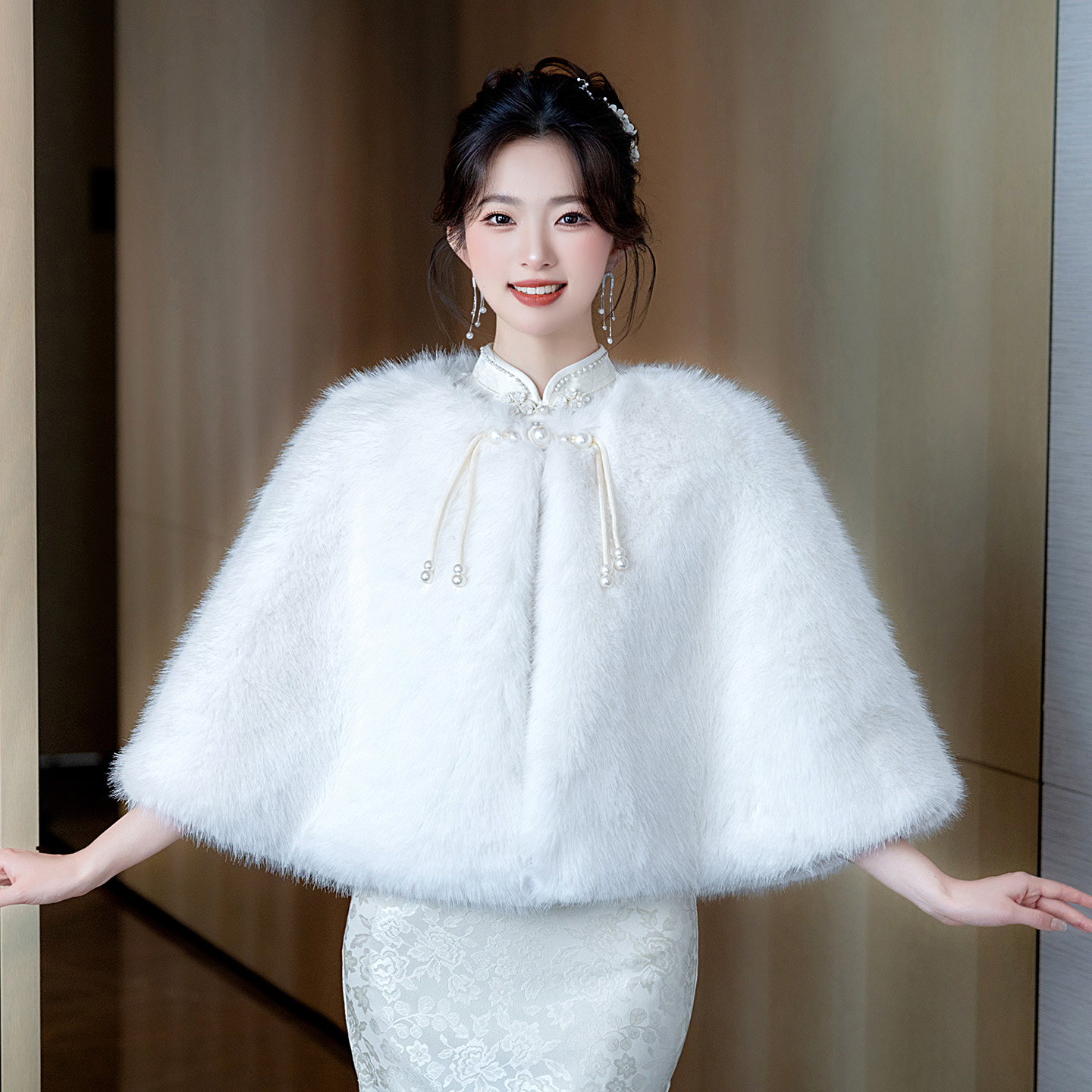 披肩斗篷新娘婚纱结婚礼服敬酒服外搭秋冬保暖加厚毛绒披风高级感