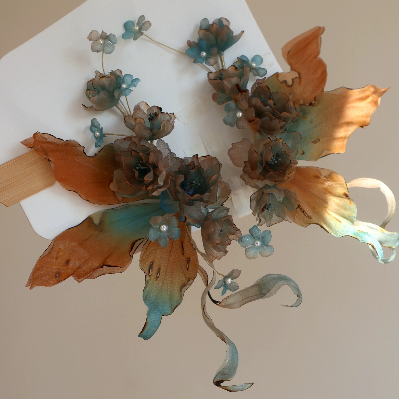 原创 秋日蝶序 枯叶蝶真丝烫花发饰汉服头饰古风仙气百搭软杆花朵