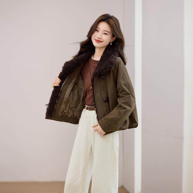 羊羔毛拼接翻领白派克羽绒服女ZYI810K冬季新款时尚洋气短款鸭绒
