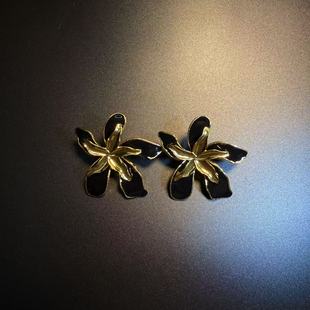 橄榄 耳环 Vintage古着 Petals黑色花朵耳钉 耳饰 Gilded 开花