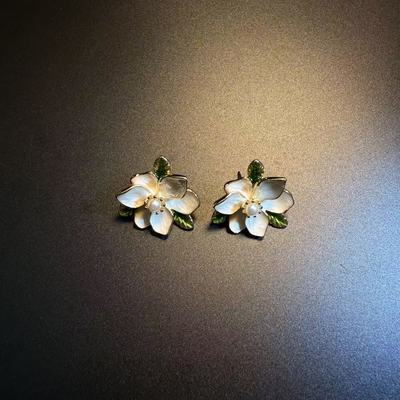 开花的橄榄 Vintage古着 Delicate Blossoms白色花朵耳钉 耳饰