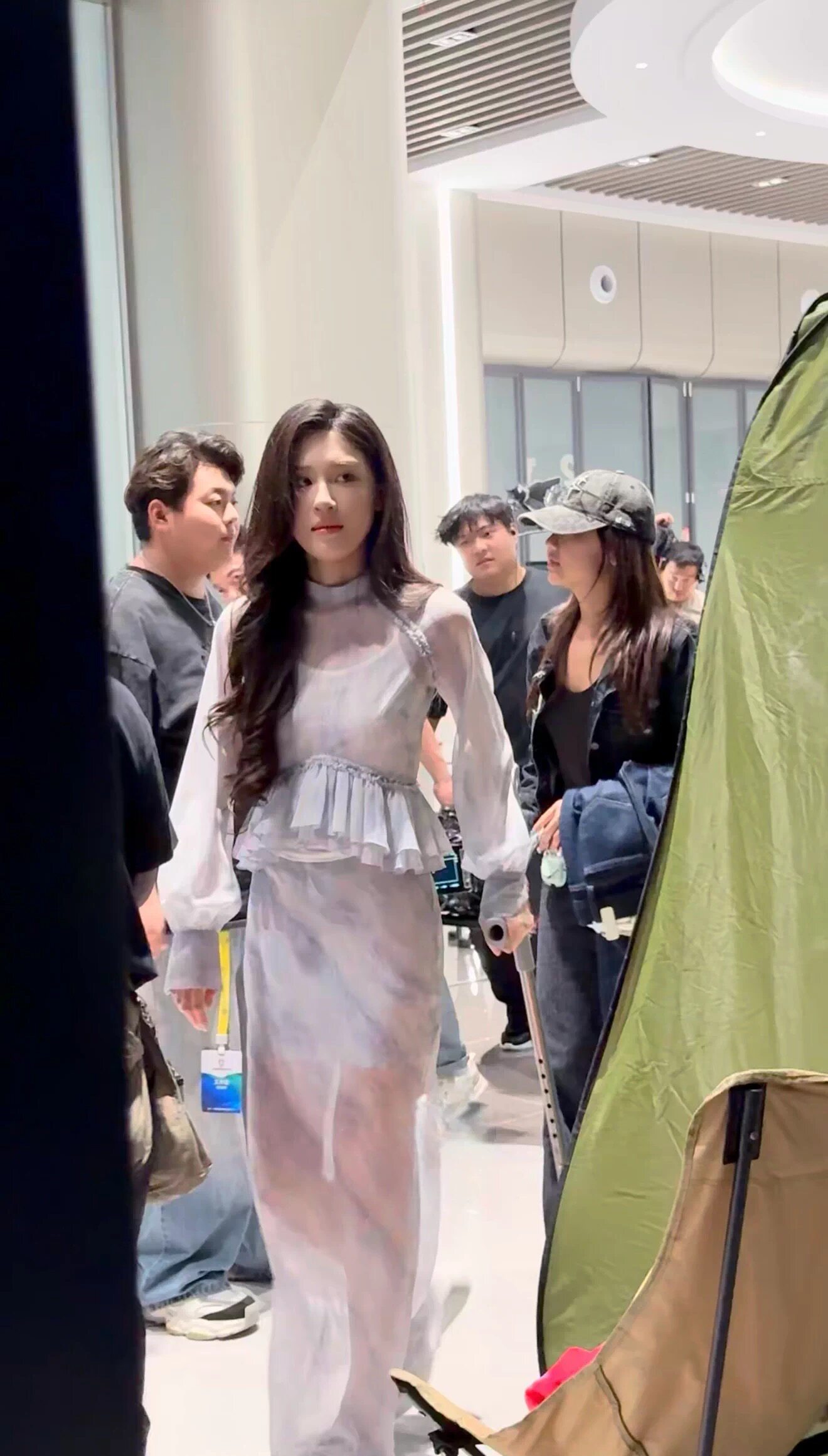2026田曦薇明星同款抹胸夏季方领吊带背心女设计感修身短款上衣