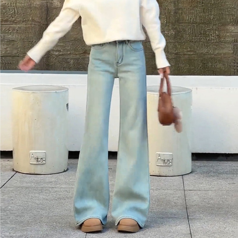 不贴腿直筒加绒微喇牛仔裤女