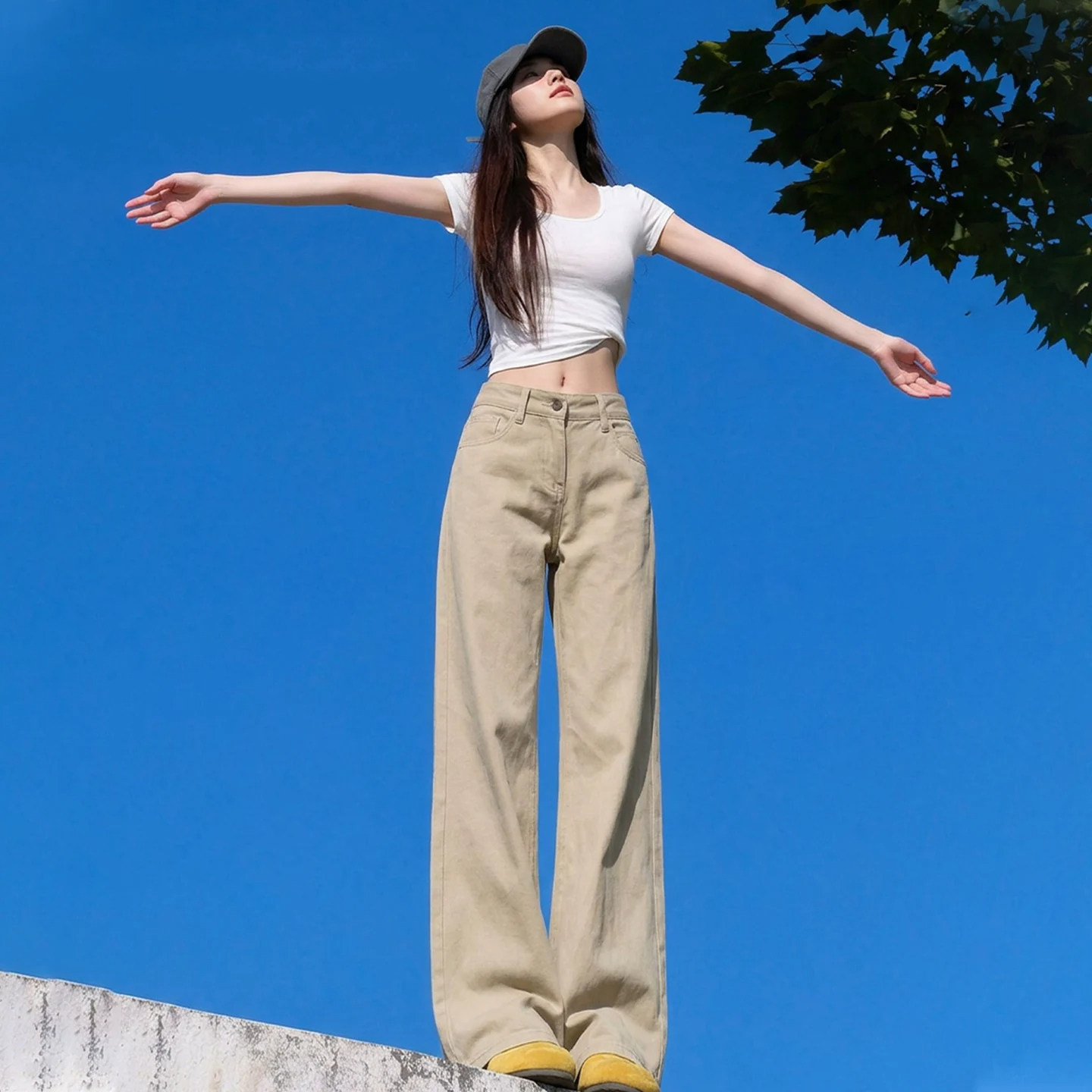 韩系卡其色窄版显瘦直筒牛仔裤女2026秋季新款高智感穿搭阔腿裤子