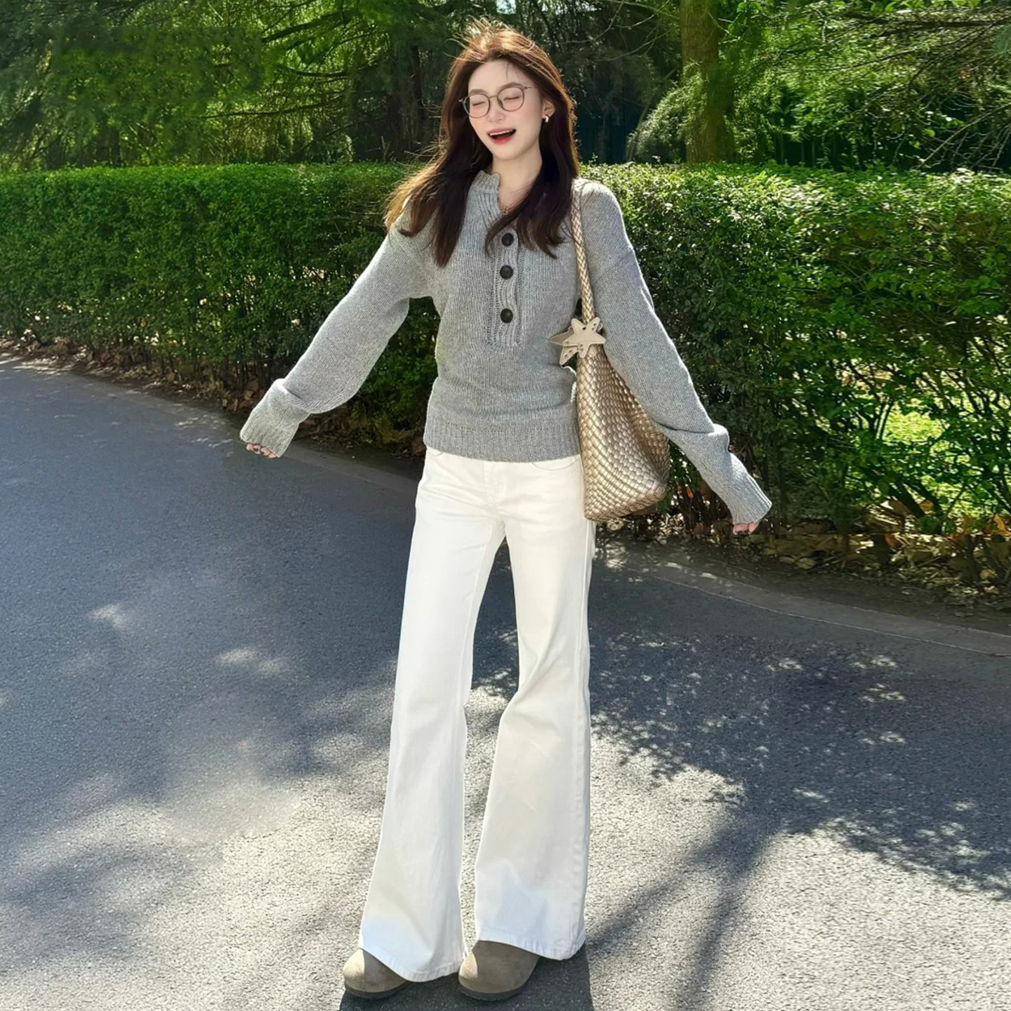 白色加绒微喇牛仔裤女2025