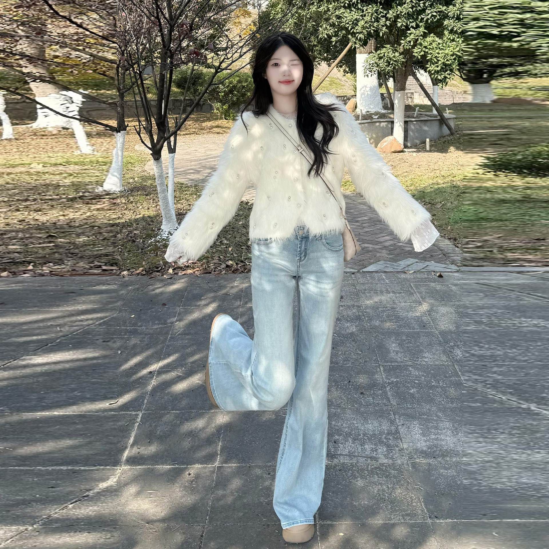 浅蓝色高腰辣妹微喇牛仔裤女