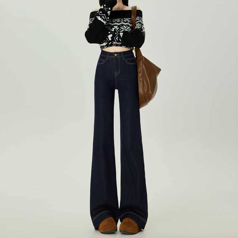 丹宁蓝不贴腿微喇牛仔裤女