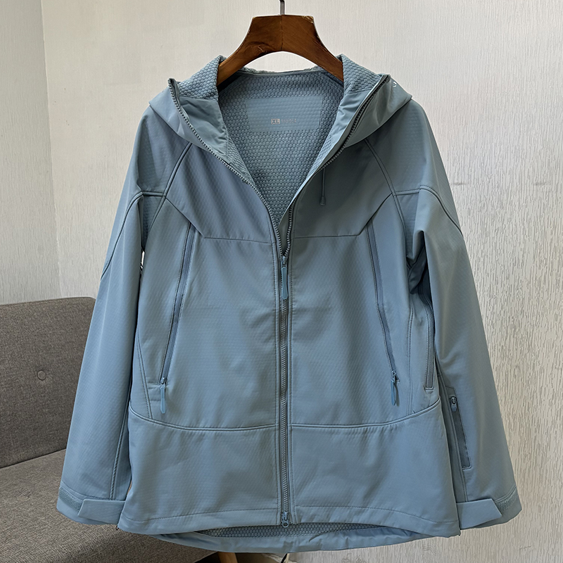 德单户外防风防水内里加绒冲锋衣简约百搭连帽休闲软壳衣夹克外套