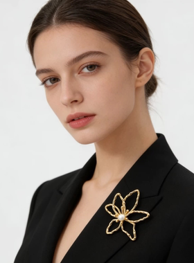 新复古铜镀真金不规则立体花朵珍珠胸针金色胸针配大衣小众高级感