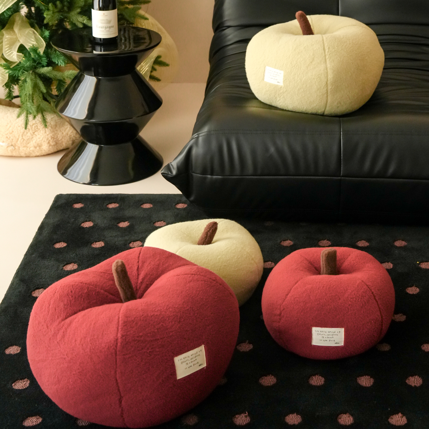 圣诞新年大红色绿色苹果抱枕可爱立体仿羊毛绒家居靠枕沙发卧室