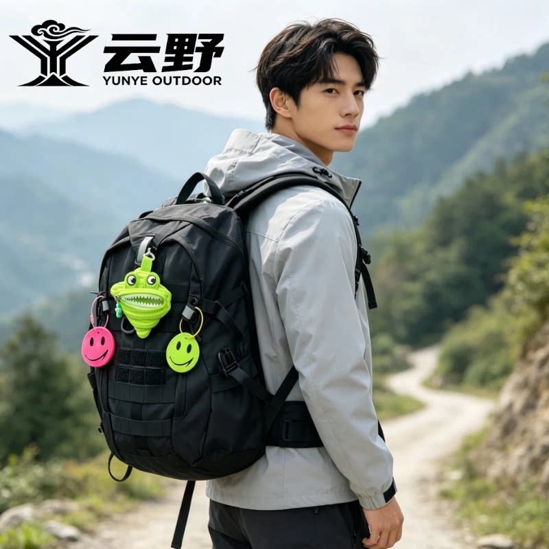 户外徒步旅行登山包多功能挂件图片