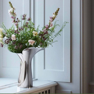 丹麦georg bloom样板房 jensen乔治杰生不锈钢花朵银色亮面花瓶