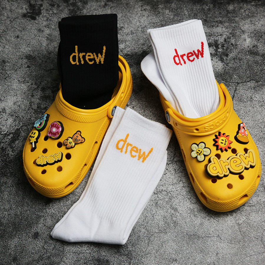 ss2l笑脸drew涂鸦字母21ss搭配洞洞鞋潮流运动休闲中筒袜子男女