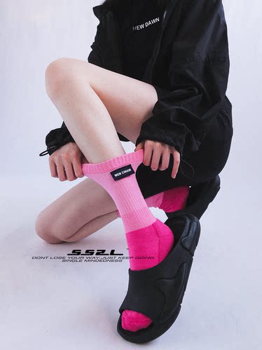 WENCIHAM反穿黑标签男女中筒袜子