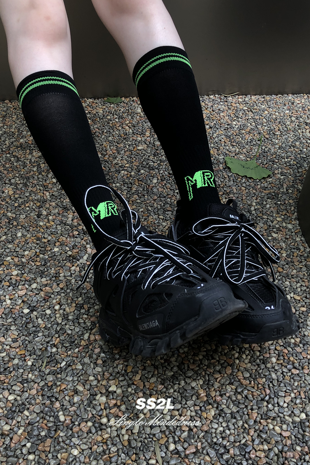 SS2L春夏薄透丝显瘦黑绿条纹搭乐福鞋长筒袜子压力袜男女ins潮流