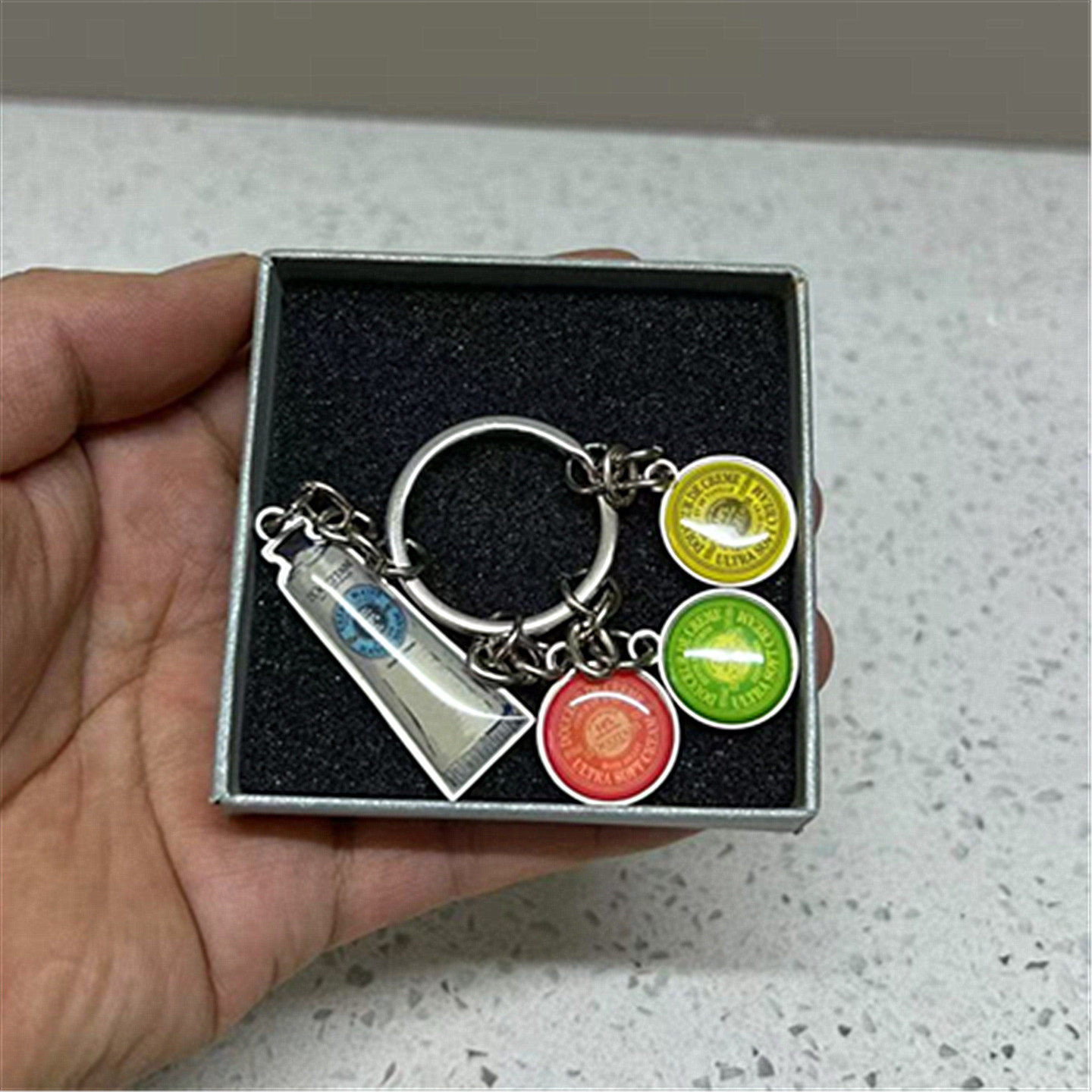 欧舒丹锌合金钥匙扣挂饰创意