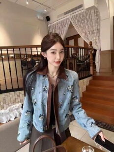 2026年春款新款欧货设计感圆领重工钉珠长袖牛仔外套夹克上衣女潮