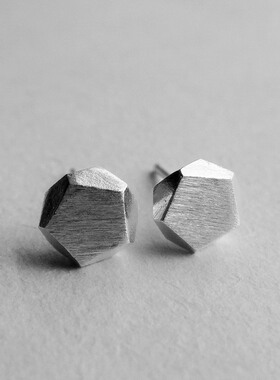 S1 925纯银极简约耳钉切面拉丝五多边形立体铆钉素银男女中性耳饰