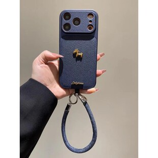 2026马年新款适用苹果17promax手机壳新年金色小马16带挂绳iphone15本命年14pro巨好看独特max纯色全包镜头女